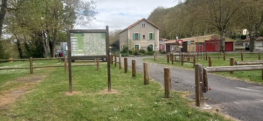 Départ randonnées , voie verte et site VTT FFC Aude Pyrénées