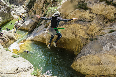 Canyon Canigou, sortie canyoning, escalade, via ferrata et location de vtt électrique
